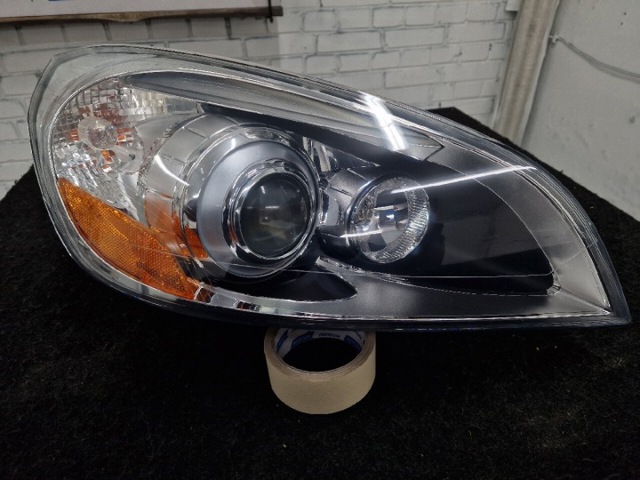 Фара правая 31383073 VOLVO