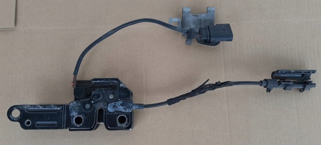 Замок крышки капота 3D0823509D VAG