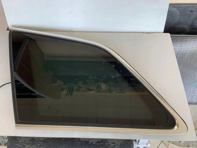 Стекло багажника, левое 4M0845297BNVB VAG