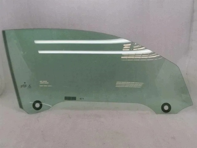 Стекло пассажирской двери 51337268726 BMW