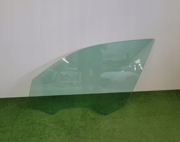 Стекло водительской двери 51337430937 BMW
