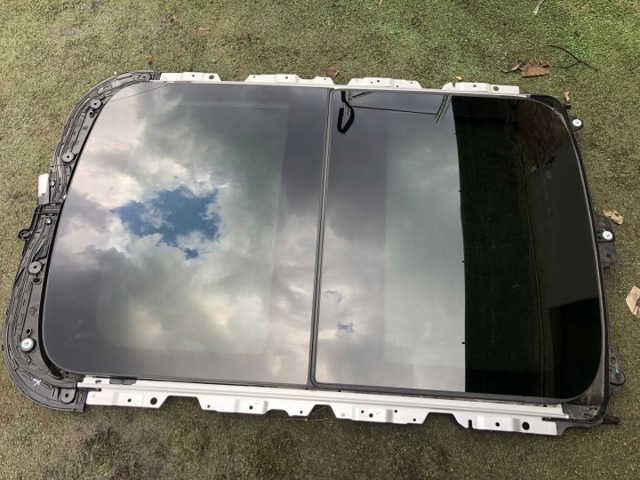 Крышка люка крыши передняя 54107379619 BMW