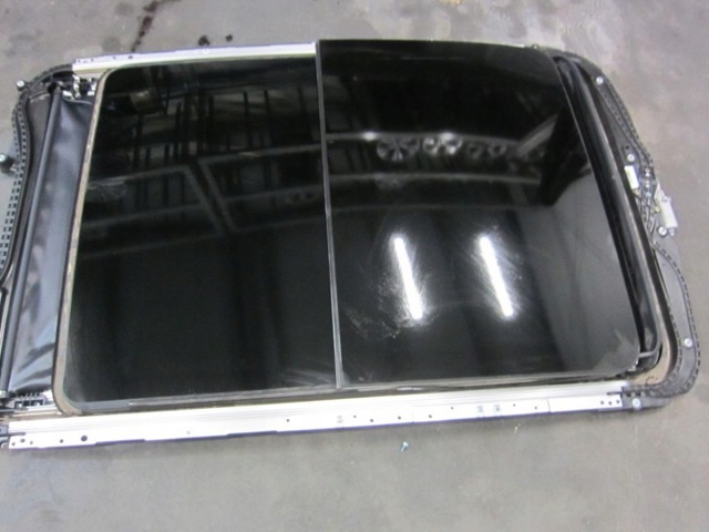 Люк в сборе 54107445467 BMW