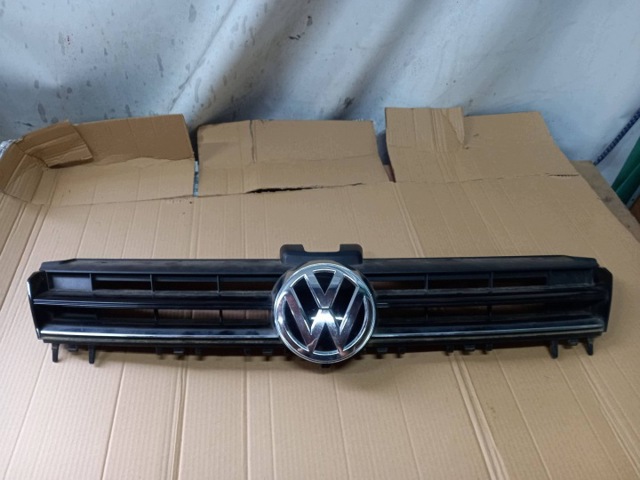 Решетка радиатора 5GM853653A VAG