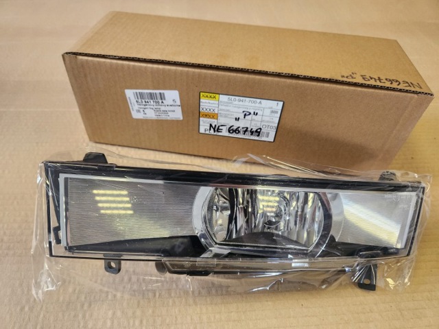 Туманка правая 5L0941700A VAG