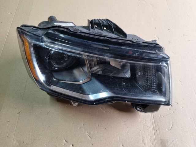 Вставка фары правой 68289234AE CHRYSLER