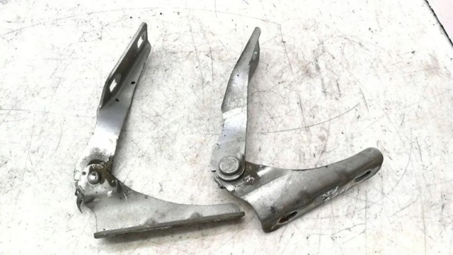 Завеса капота правая 6C1116800AC FORD
