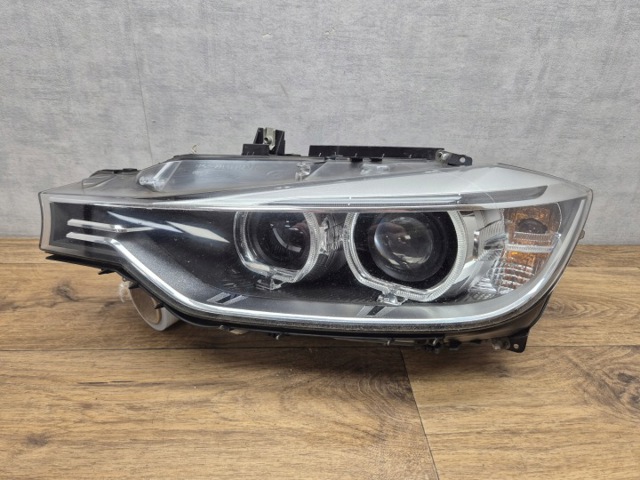 Вставка фары левой 7338703 BMW