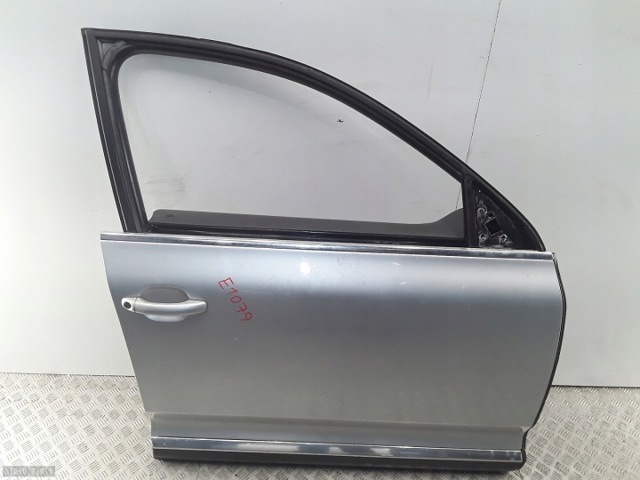 Пассажирская передняя дверь 7L0831056L VAG