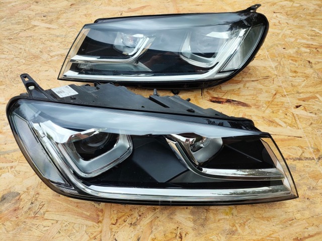 Фара основная правая 7P1941044A VAG