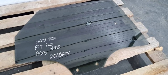 Стекло задней правой двери 80A845206A VAG