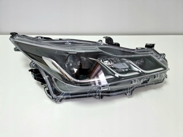 Основная фара - вставка 8113002T31 TOYOTA