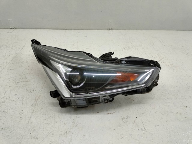 Фара комбинированная, передняя 811300H210 TOYOTA