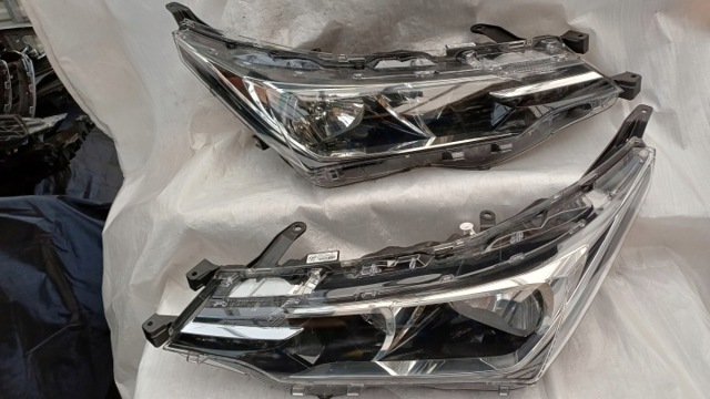 Фара дальнего света в сборе 8115002L50 TOYOTA