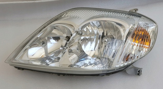 Фара левая 8117002190 TOYOTA