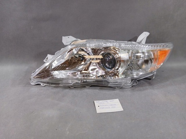 Блок фара левая 8117033651 TOYOTA