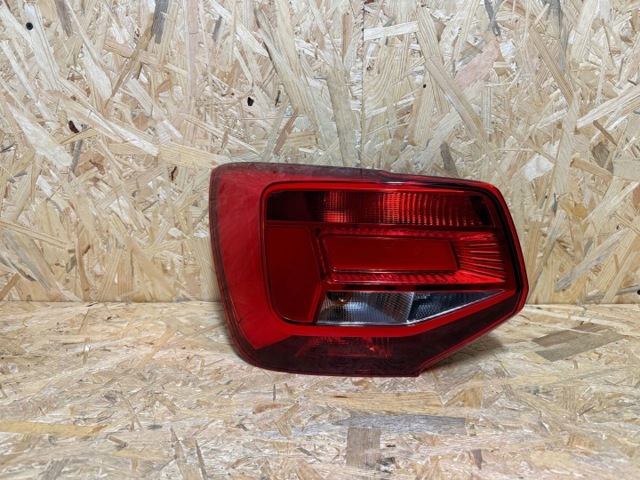 Задняя левая фара 81A945069B VAG