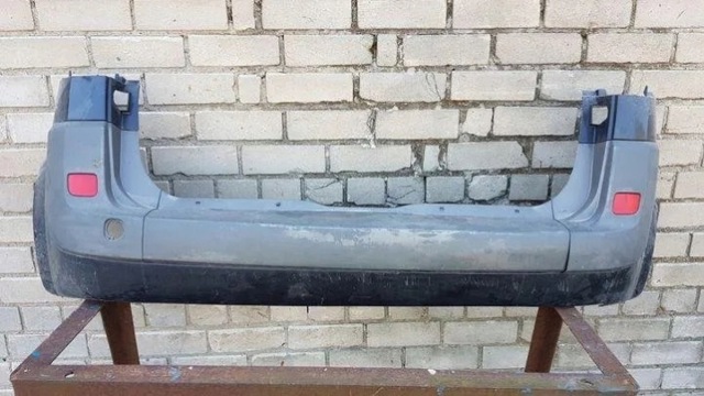 Задний бампер 8200141081 RENAULT
