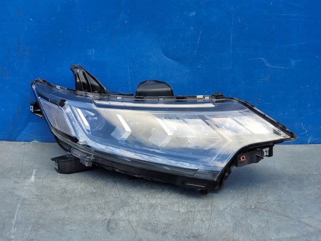 Фара основная правая 8301D332 MITSUBISHI