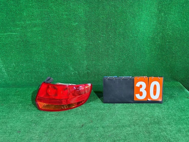 Задний правый внешний фонарь 8P4945096G VAG
