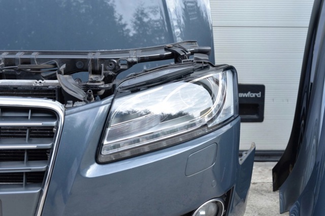 Вставка фары левой 8T0941029 VAG