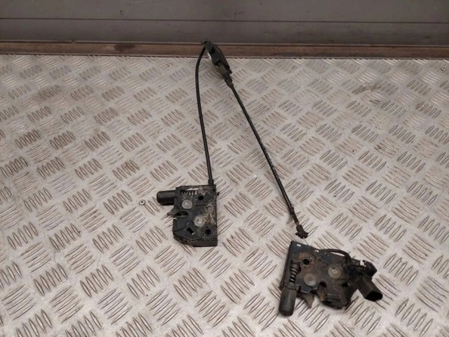 Запор капота (замок и привод замка капота) 8V0823509 VAG