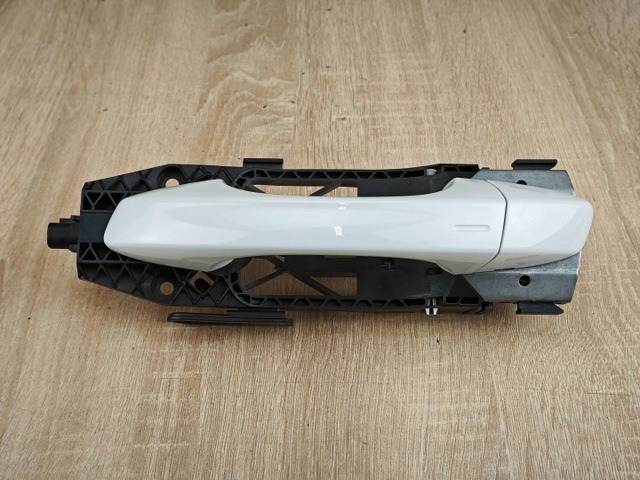 Ручка правой задней двери 8V0839885 VAG