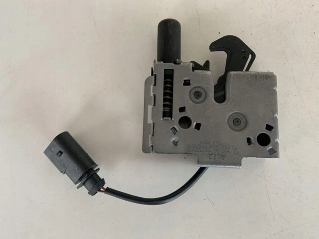 Запор капота (замок и привод замка капота) 8W0823509 VAG