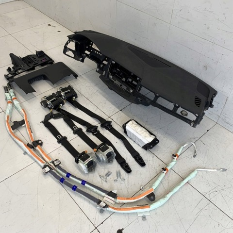 Шторка боковая правая 8W8880742F VAG
