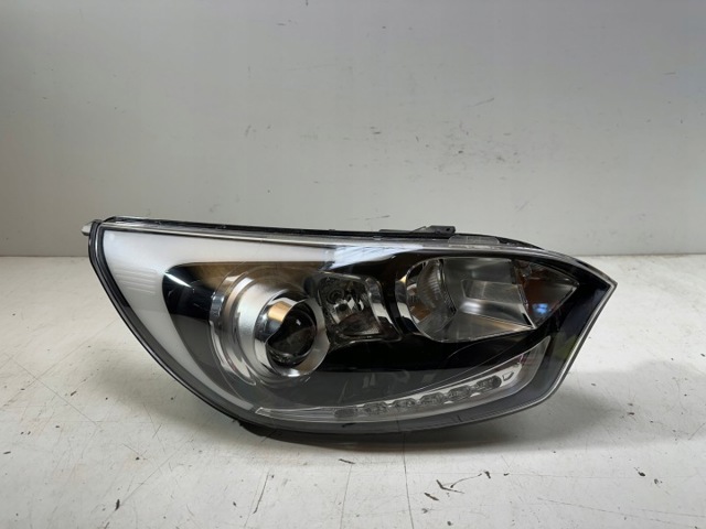 Вставка фары правой 921021WXXX HYUNDAI