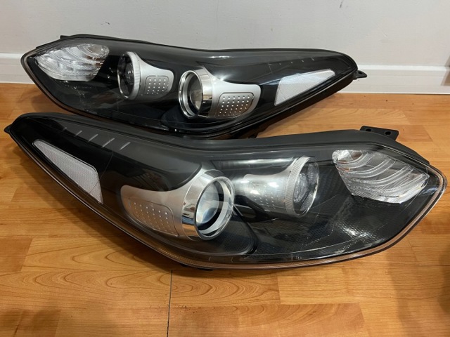 Правая блок фара 92102F1100 HYUNDAI
