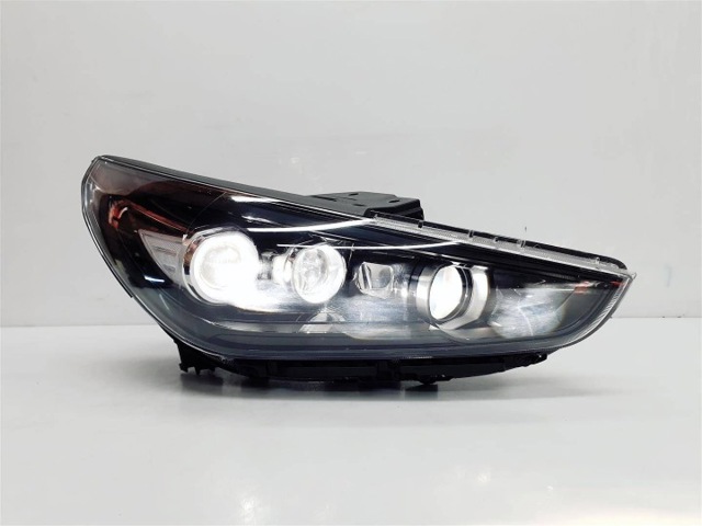 Правая блок фара 92102G4120 HYUNDAI