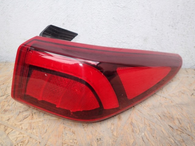 Задний правый внешний фонарь 92402J9600 HYUNDAI