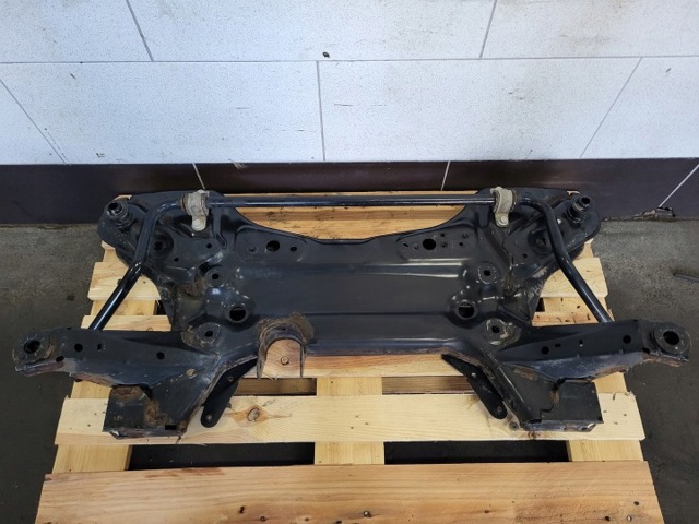 Балка передней подвески 93197586 OPEL