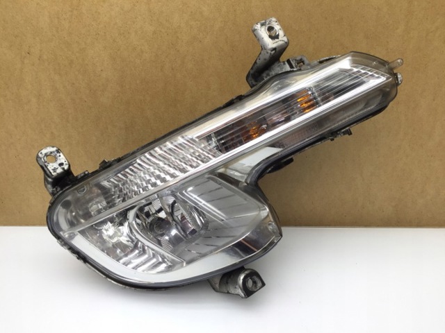 Противотуманка правая 9670476180 PEUGEOT