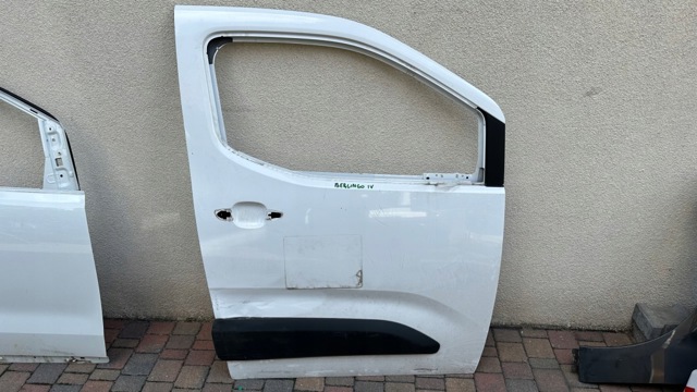 Пассажирская передняя дверь 9820423180 PEUGEOT
