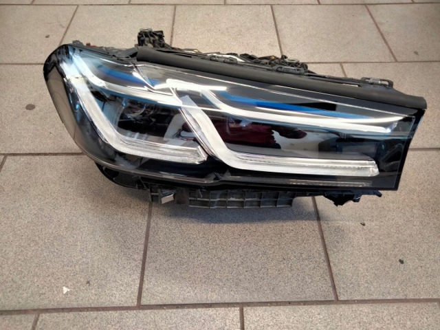 Основная фара - вставка 9850588 BMW