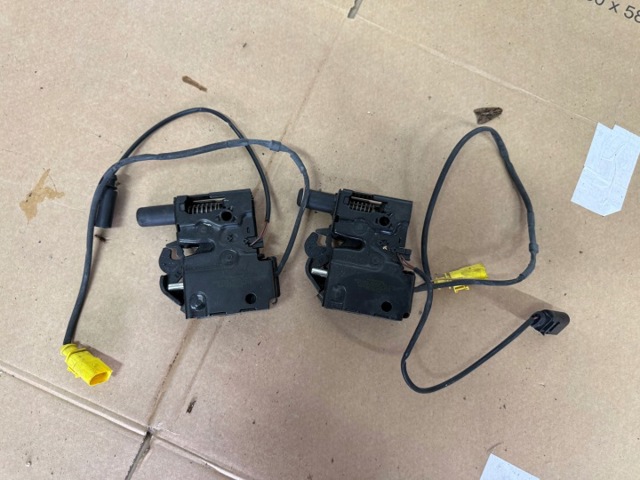 Замок крышки капота 9Y0823509D PORSCHE