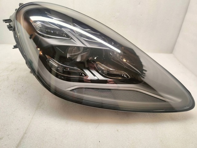 Фара правая 9Y0941078J PORSCHE