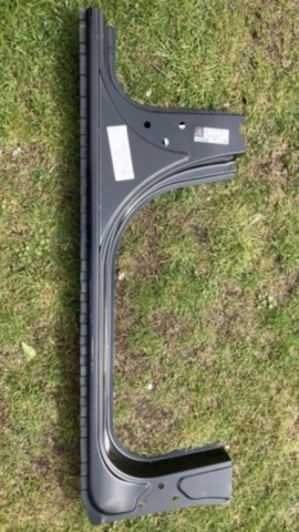 Внешний правый порог  A1646302640 MERCEDES