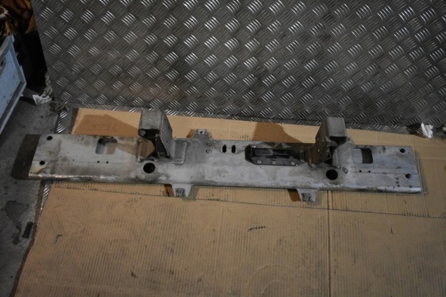 Балка крепления коробки передач A1672406700 MERCEDES