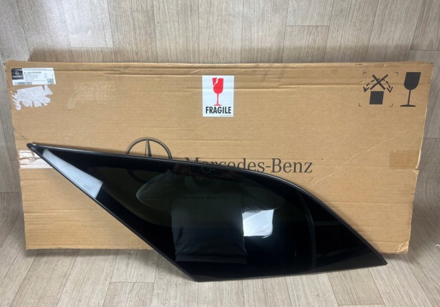 Стекло багажного отсека, правое A1676708400 MERCEDES