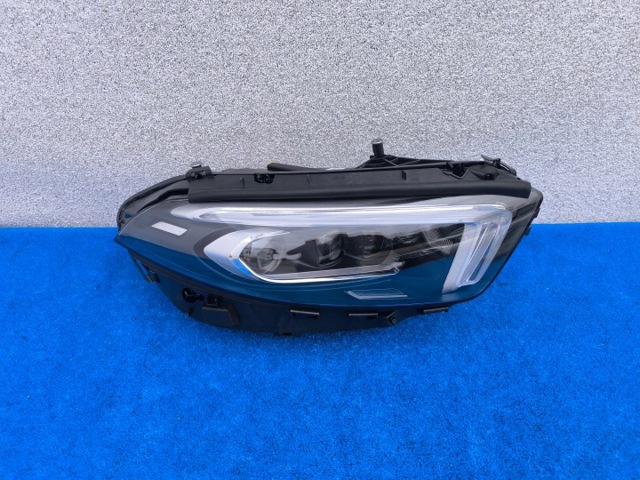 Основная фара - вставка A1779060801 MERCEDES
