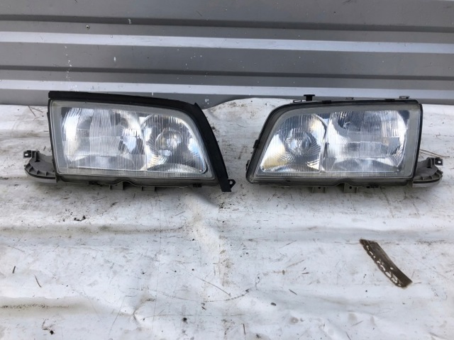 Правая блок фара A2028203061 MERCEDES