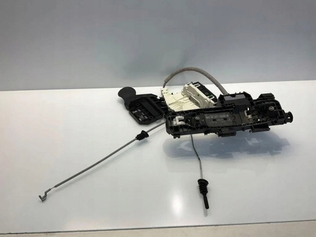 Замок задней правой двери  A2047302835 MERCEDES