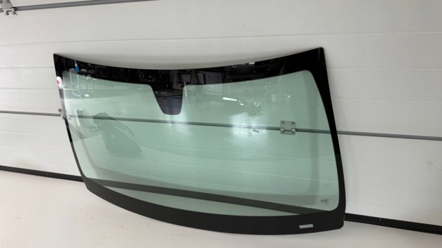 Стекло лобовое A2056707400 MERCEDES