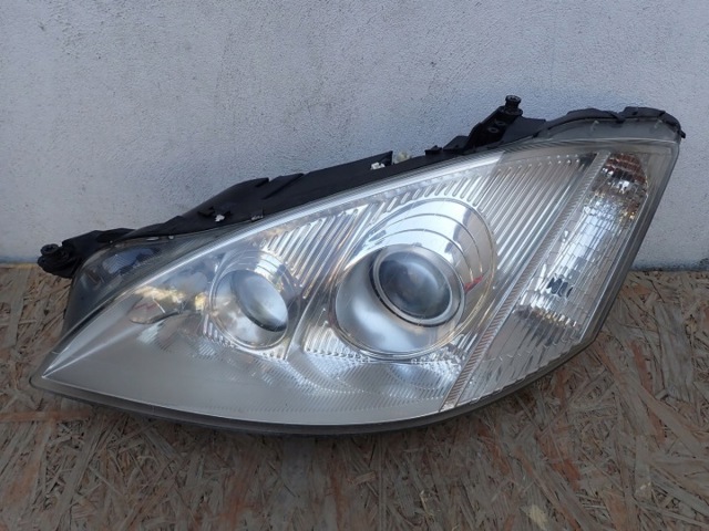 Вставка фары левой A2218207561 MERCEDES