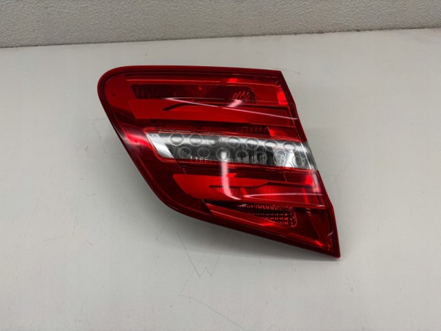 Задняя левая внутренняя фара A2469066300 MERCEDES