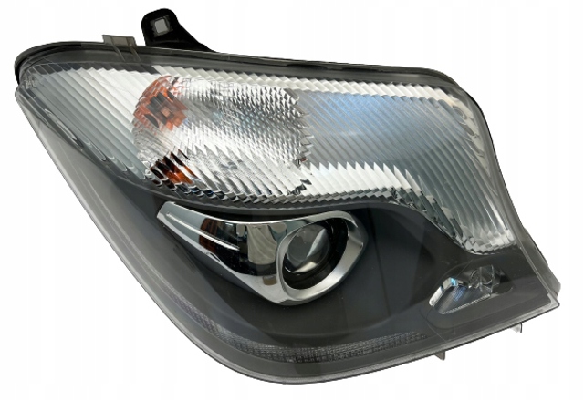 Правая блок фара A9068203261 MERCEDES