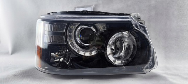Правая блок фара AH3213W029HC LAND ROVER